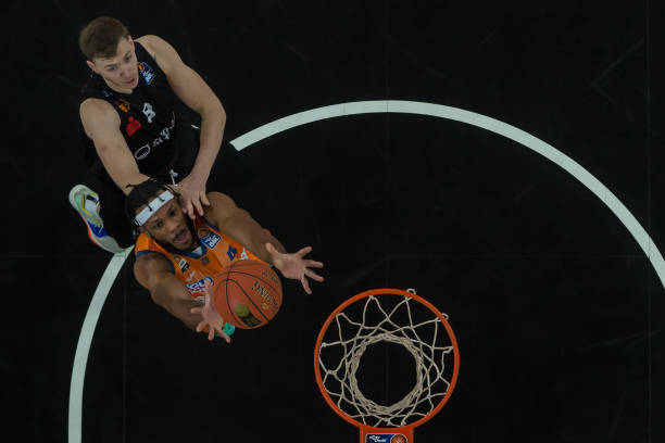 哨的抛投更 哨的抛投更