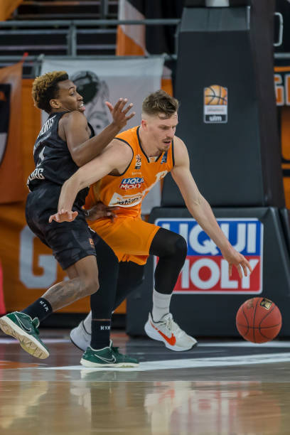 并配上长尾 并配上长尾